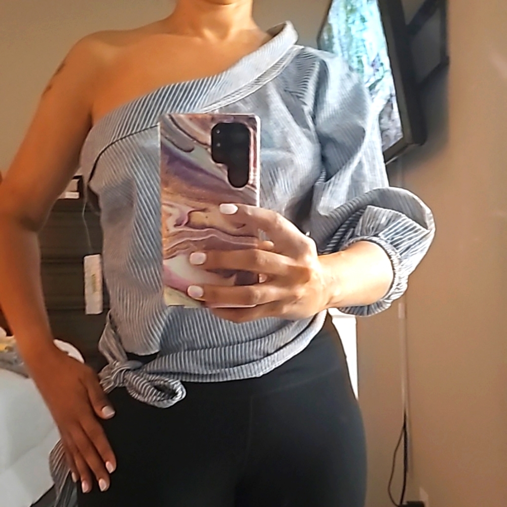 One shoulder top